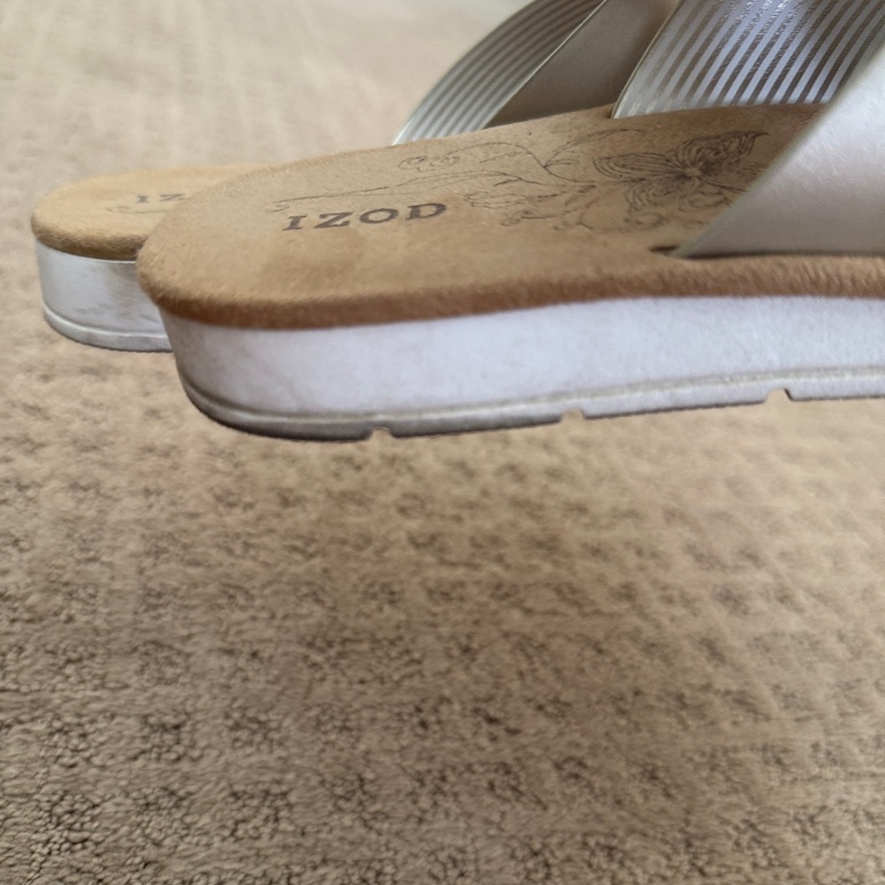IZOD comfort plush cushioned gold metallic snd white Slide Sandals women’s Sz 8 - Picture 3 of 9